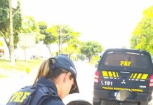 PRF recupera moto furtada durante fiscalização em Eunápolis