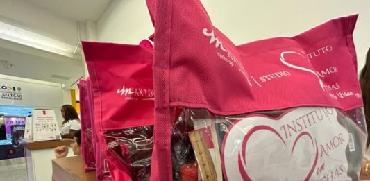 Programa ‘Ligadas por Fios’ distribui 167 perucas para mulheres em tratamento de câncer