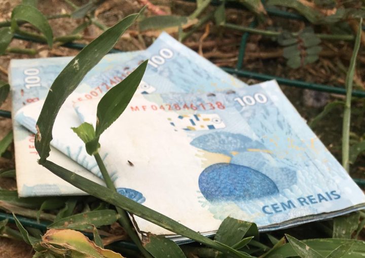 Endividamento e inadimplência do consumidor caem em fevereiro