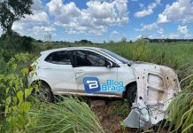 Colisão entre carro e carreta deixa dois feridos na BR-242; carga de laticínios é saqueada