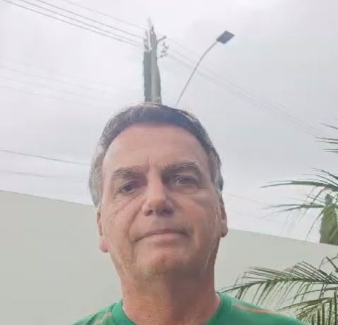 Moraes proíbe Bolsonaro e outros investigados de irem a eventos das Forças Armadas