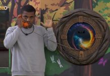 Davi atende Big fone está no Paredão