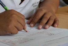 Quase metade dos alunos brasileiros não termina ensino fundamental na idade certa