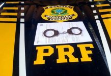 PRF prende motociclista com mandado de prisão em aberto no município de Paulo Afonso