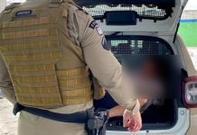 Homem é preso após esfaquear vigilante ao tentar fazer necessidades fisiológicas em praça