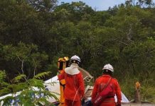 Bombeiros estão atuando no resgate dos três corpos das vítimas do acidente aéreo em Barreiras