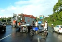 Acidente com motociclista deixa Avenida Paralela engarrafada na manhã desta segunda