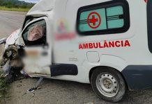 Acidente com ambulância deixa dois pacientes feridos