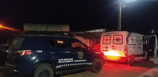 Jovem é morto a tiros quando dormia em sofá de casa na Bahia