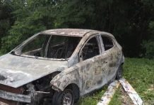 Corpo carbonizado é encontrado em porta-malas de veículo queimado no interior da Bahia