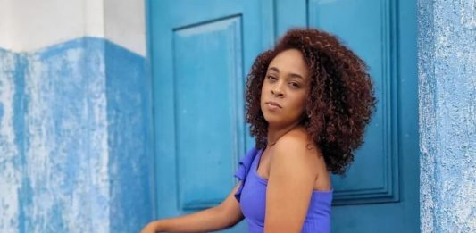 Delegacia procura suspeito por morte de professora encontrada ferida em via pública na Bahia