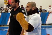 Pai de Neymar vai pagar fiança para Daniel Alves deixar a prisão, diz jornal