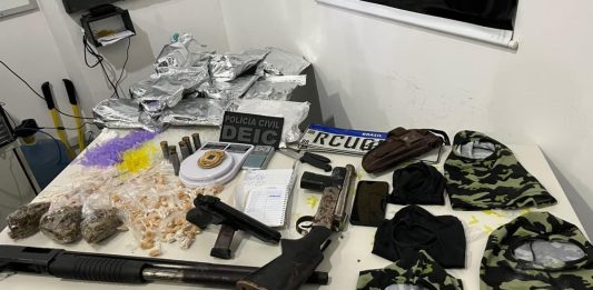 Polícia Civil apreende armas e drogas durante operação