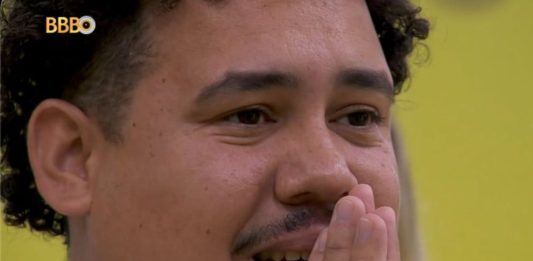 Lucas se decepciona com ausência da mulher em vídeo no BBB 24: ‘Cadê Camila?’