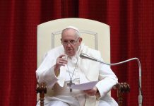 Para papa Francisco, futuro da Igreja Católica é ser menor do que é hoje