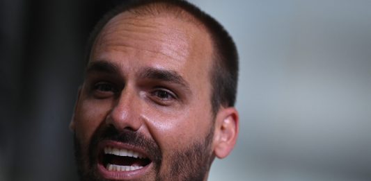 Eduardo Bolsonaro critica Moraes e diz que País não é mais uma democracia