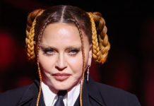 Madonna dá bronca em homem que via seu show sentado e depois percebe que ele é cadeirante