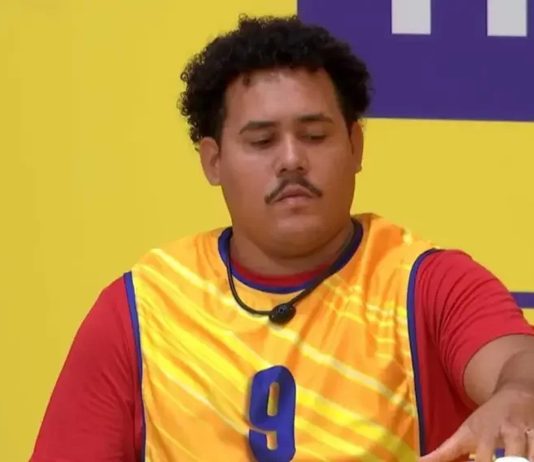 Sem saber de fim de casamento, Lucas pede desculpas para esposa no BBB 24