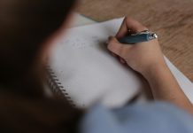 6 em cada 10 jovens fora da escola voltariam a estudar se tivessem ensino noturno