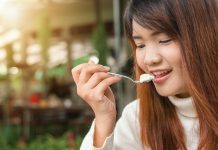 Seis alimentos (e uma bebida) que aliviam a prisão de ventre num instante