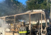 Ônibus são incendiados no extremo sul da BA; ação criminosa teria sido vingança por morte de suspeito