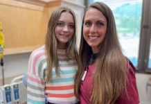 Enfermeira descobre que bebê que ajudou a dar à luz há 22 anos agora é sua nora