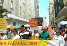 Servidores municipais protestam no Centro de Salvador