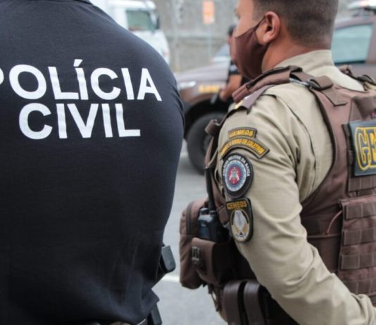 Dupla é capturada em flagrante por roubo em coletivo na Estrada das Barreiras