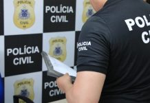 Mulher é presa após jogar ácido na namorada de ex-companheiro, por não aceitar relação Mulher é presa por atacar namorada de ex na Bahia; acusada jogou ácido por não aceitar relação