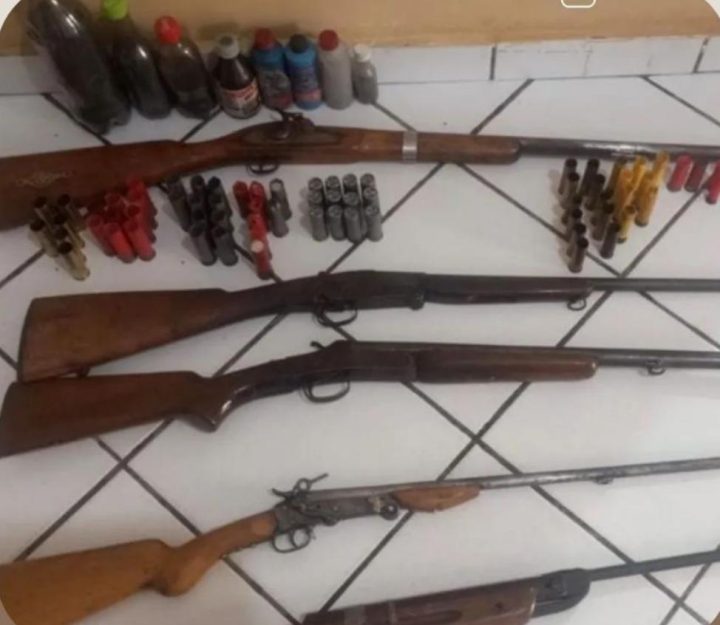 Após denuncia, Rondesp Chapada apreende varias armas de fogo