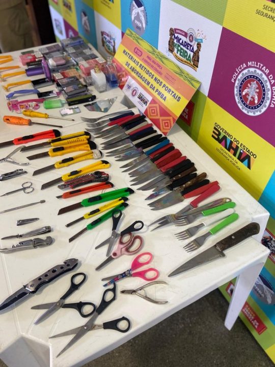 Em 24 horas, PM recolhe 112 objetos proibidos nos portais da Micareta de Feira