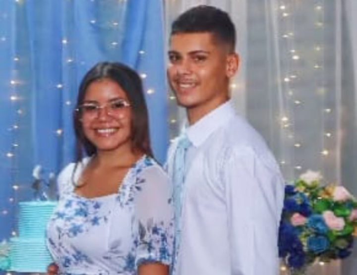 Casal de noivos morre em acidente entre moto e carro Casal de noivos morre em acidente entre moto e carro