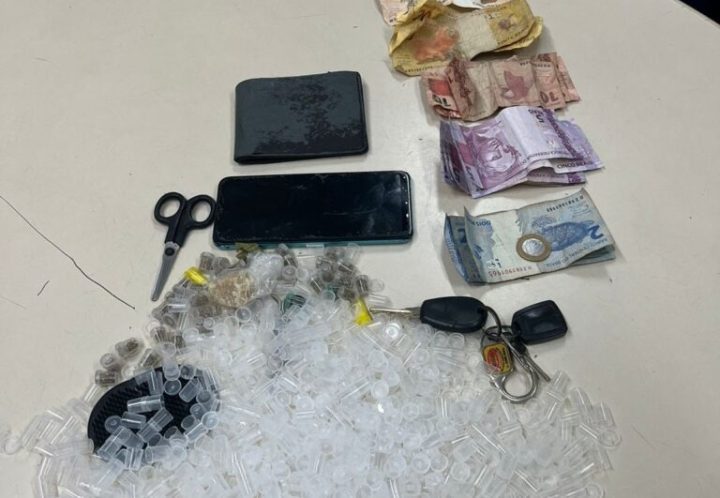 Policia apreende dezenas de porções de K9 Policia apreende dezenas de porções de K9