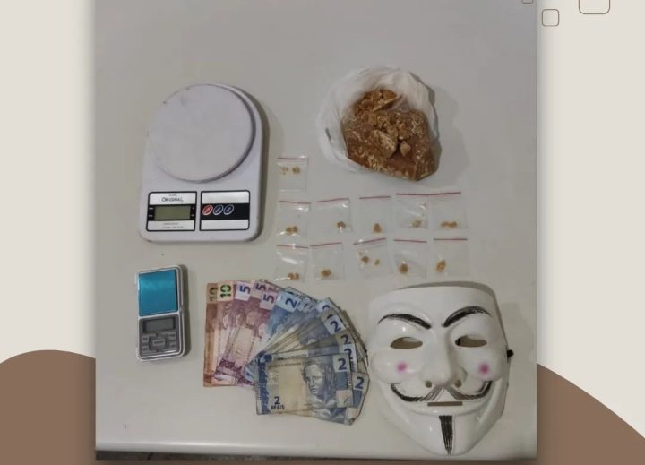 Rondesp apreende drogas na rua 3 de maio, em Itaberaba Rondesp apreende drogas na rua 3 de maio, em Itaberaba