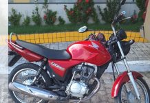 Policia apreende moto roubada no Distrito Lajedo Alto em Iaçu Policia apreende moto roubada no Distrito Lajedo Alto em Iaçu