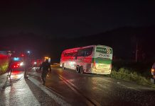 Quatro pessoas morrem em acidente de ônibus na Bahia Quatro pessoas morrem em acidente de ônibus na Bahia
