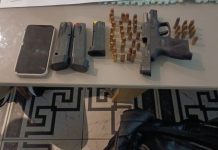 Policiais são presos suspeitos de matar homem a tiros na Bahia Foram apreendidas pistolas, um revólver, uma espingarda, carregadores de pistola, cartuchos e porções de maconha.