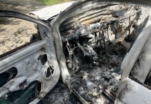 Ex-secretário de prefeitura baiana é vítima de sequestro; homem foi abandonado com mãos amarradas em rodovia Carro do ex-secretário de Belmonte foi incendiado por suspeitos de sequestro