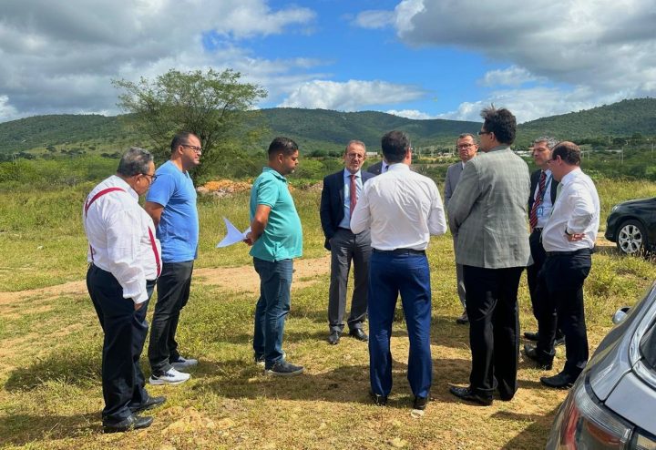 Presidente visita terrenos para nova sede da VT de Itaberaba e participa de evento da OAB Jovem Presidente visita terrenos para nova sede da VT de Itaberaba e participa de evento da OAB Jovem