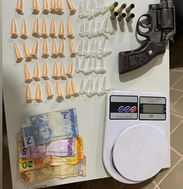 Cipe Chapada apreende arma e droga após confronto com suspeito Cipe Chapada apreende arma e droga após confronto com suspeito