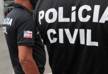 Idoso morre após sofrer descarga elétrica enquanto tentava consertar tomada com faca Idoso morre após sofrer descarga elétrica enquanto tentava consertar tomada com faca