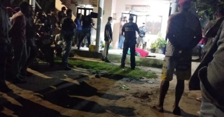 Homem é morto a tiros na varanda de casa