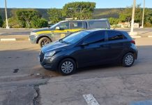 PRF recupera veículo clonado com restrição de furto/roubo na BR 242 PRF recupera veículo clonado com restrição de furto/roubo na BR 242 em Seabra