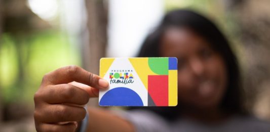 Aliado de Flávio Bolsonaro vai ao TSE contra aumento no Bolsa Família Itaberaba tem 12.928 famílias atendidas pelo Bolsa Família