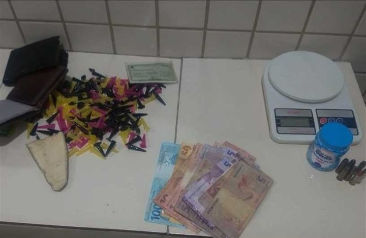 Após roubo em estabelecimento comercial, homem é preso em Ruy Barbosa Após roubo em estabelecimento comercial, homem é preso em Ruy Barbosa