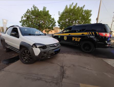 PRF recupera carro furtado que circulava com placa clonada em Ibotirama