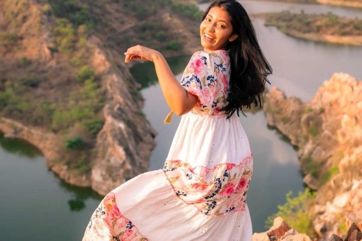 Influenciadora morre ao cair de uma cachoeira durante filmagem