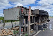 Homem morre após sofrer mal súbito enquanto saqueava carga de cerveja Homem morre após sofrer mal súbito enquanto saqueava carga de cerveja