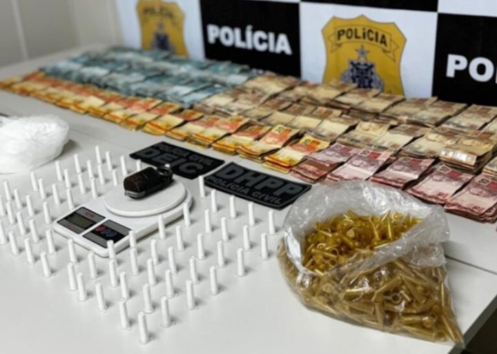 Policia apreende R$ 180 mil em dinheiro e um quilo de cocaína