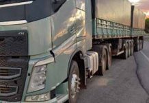 Carreta carregada de feijão é detida na BR-242, em Itaberaba Bitrem de 9 eixos é retido na BR 242 após motorista apresentar AET irregular